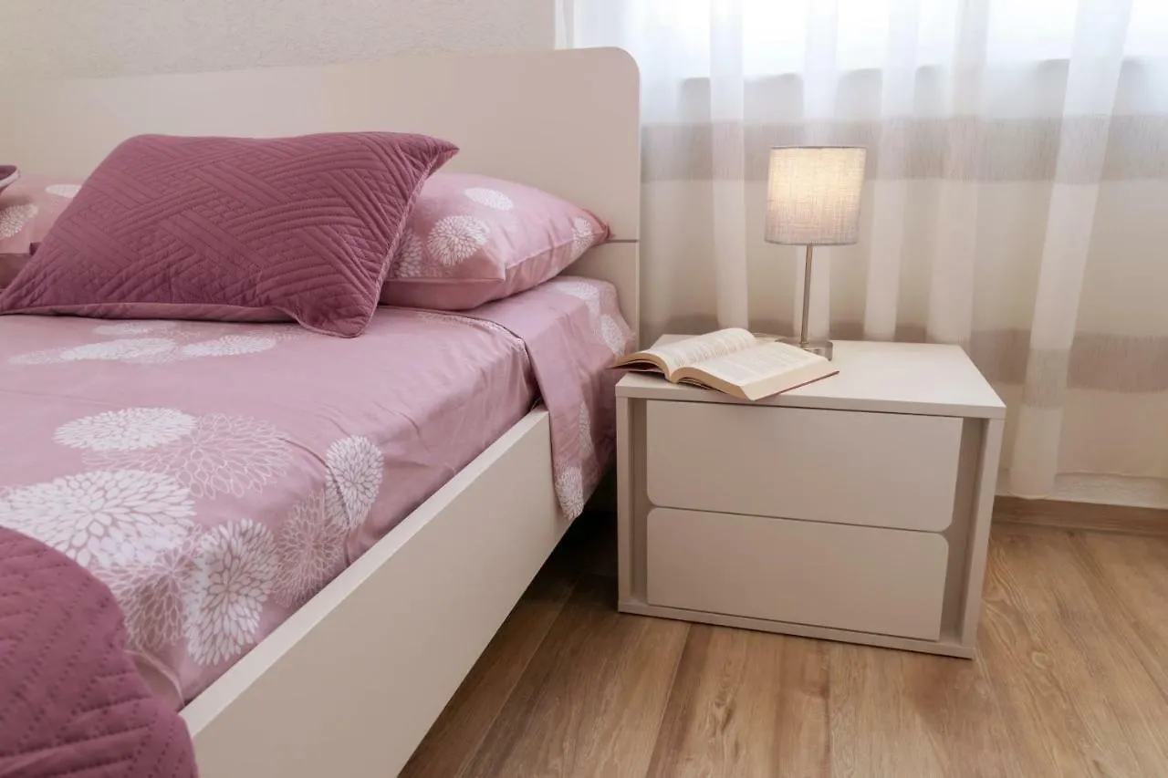 Privat Room Luka Zadar 0*,